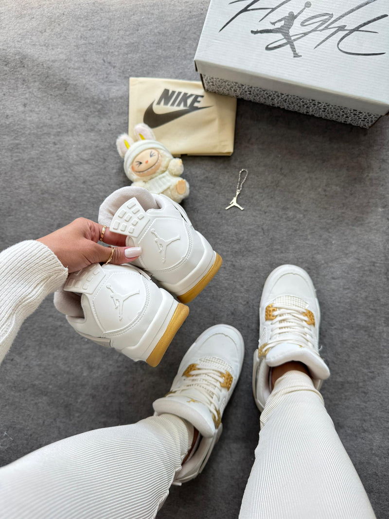 Tênis Feminino NK Jordan 4 Lançamento Off/Ouro
