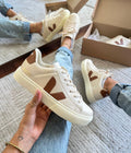 Tênis Feminino VRT Cadarço Off/Caramelo